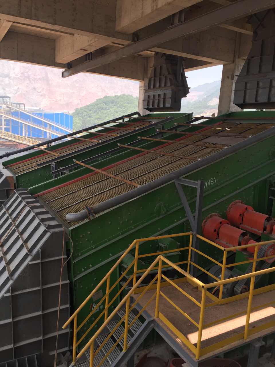 年產(chǎn)108萬(wàn)噸骨料生產(chǎn)線(xiàn)設(shè)備安裝